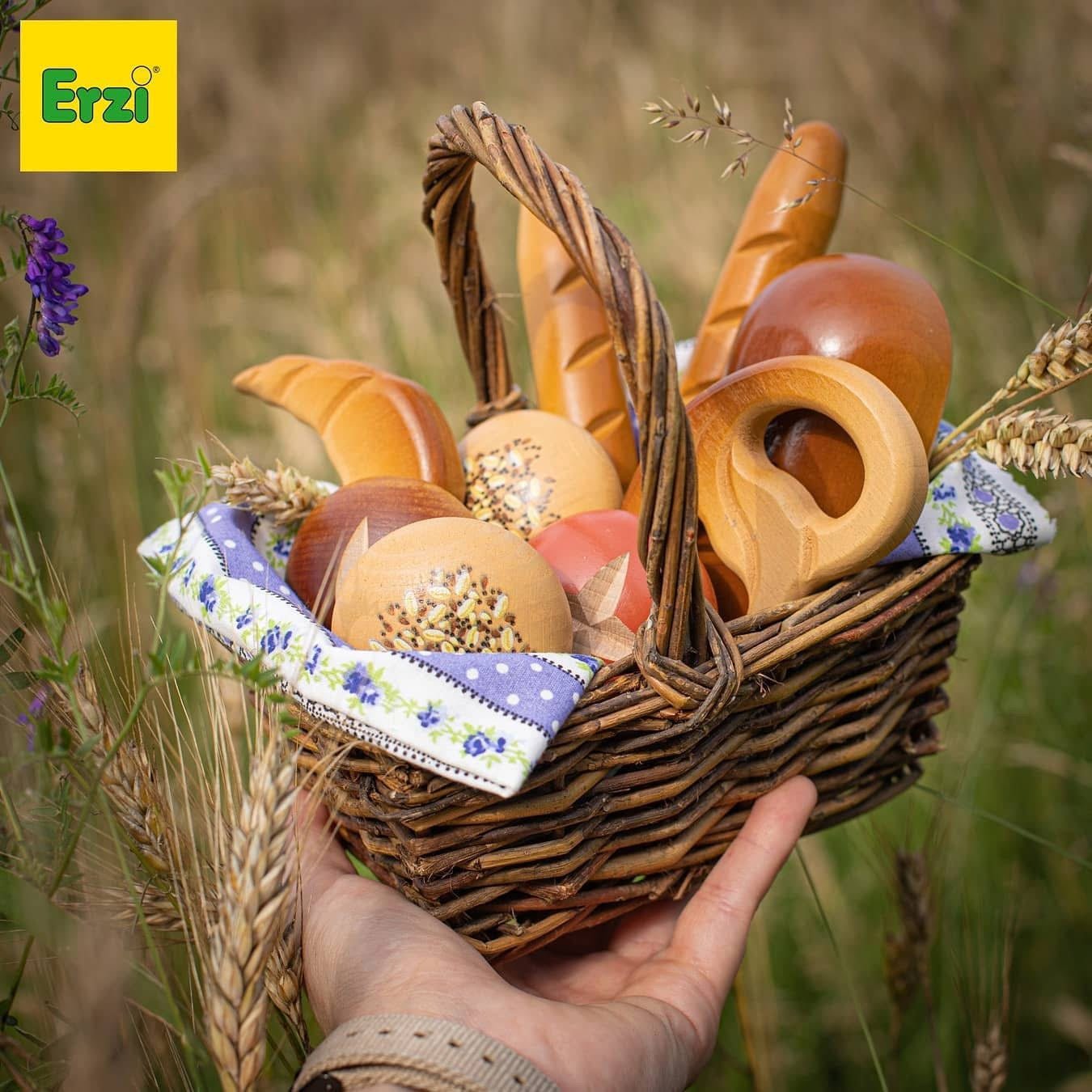 Erzi Crate of Wooden Baked Goods