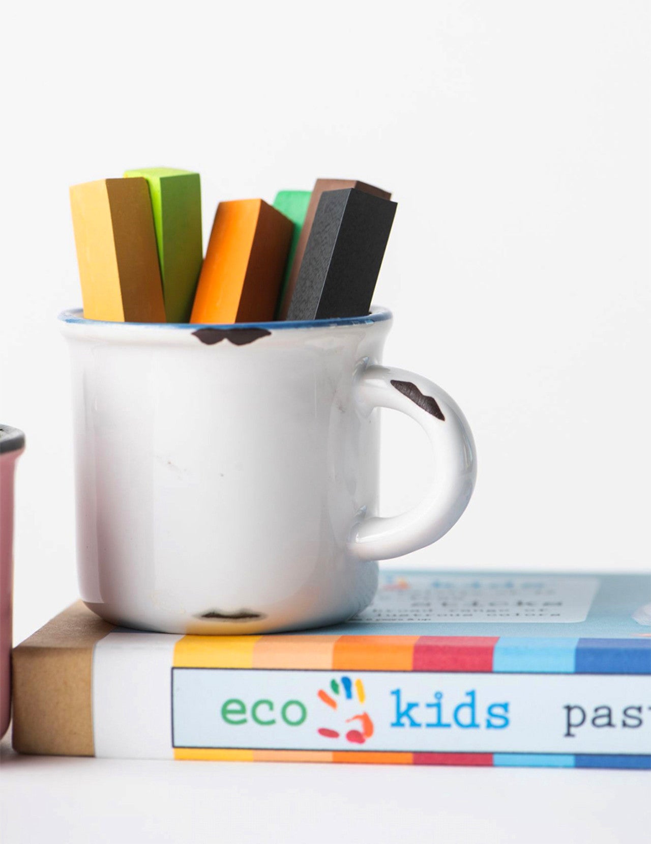 eco-friendly-arts-and-crafts-pastel-sticks 3