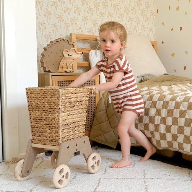 QToys wicker shopping trolley toy