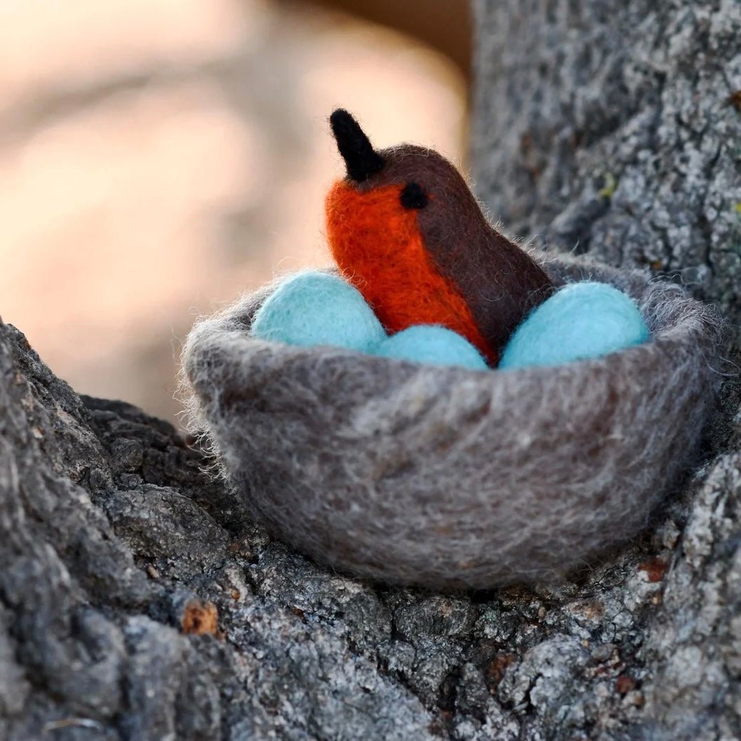 Felt toy Robin with nest and eggs