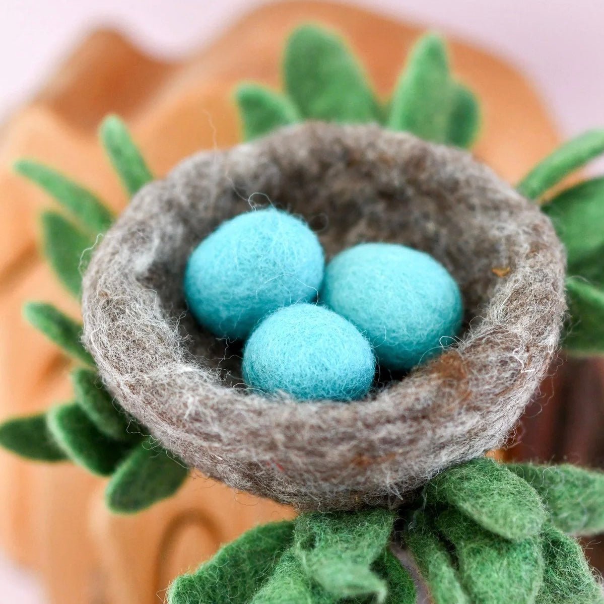 Felt toy Robin bird nest and eggs