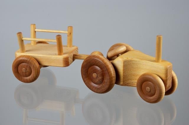 debresk wooden tractor with trailer
