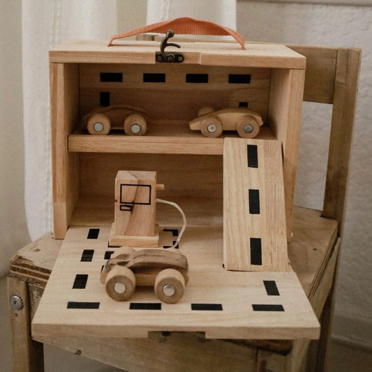 qtoys portable wooden car park set