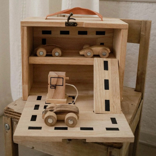 qtoys portable wooden car park set