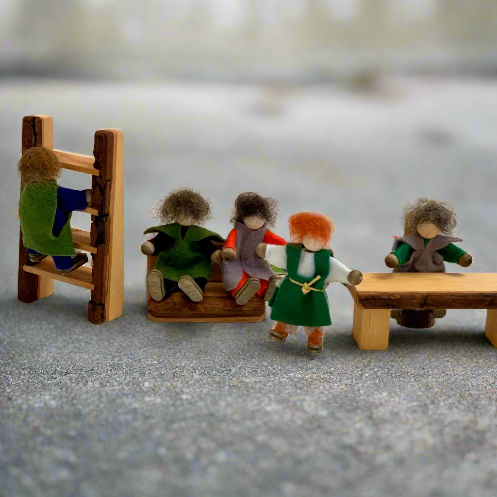 magic wood halfling dolls with treehouse furniture