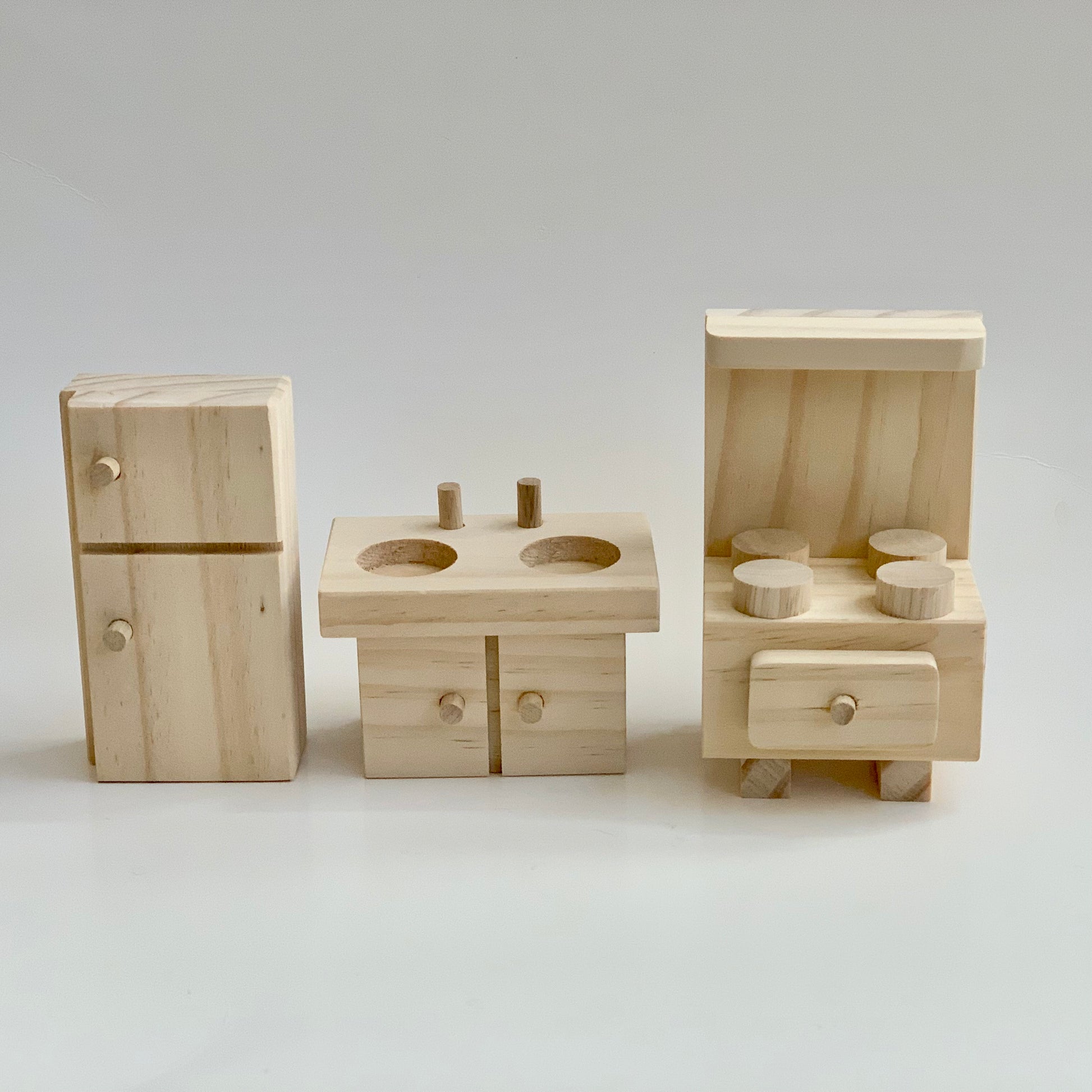 qtoys wooden natural dollhouse kitchen furniture, refrigerator, sink and stove
