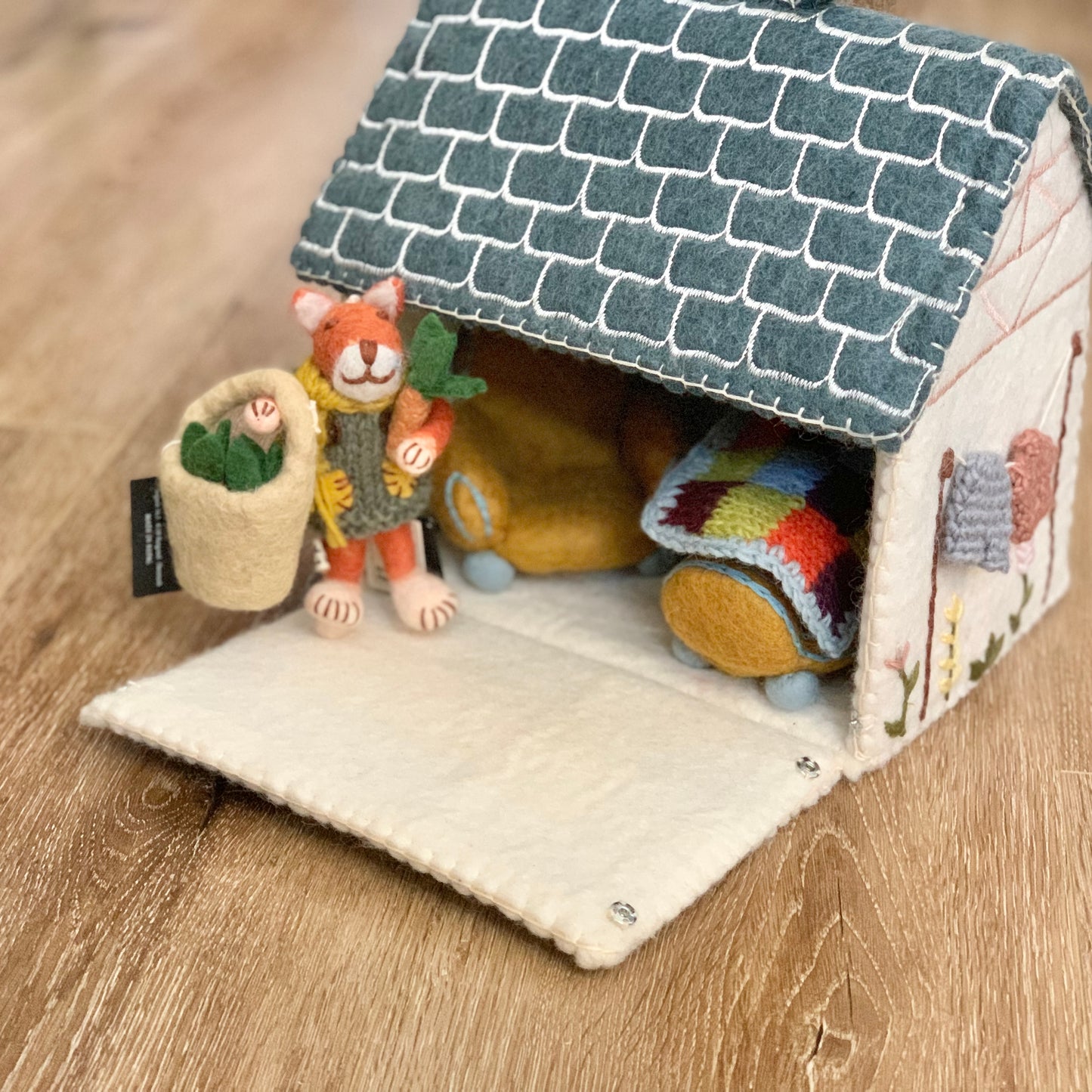 gry sif felt dollhouse, fox doll and carrots