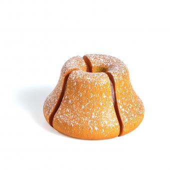 Erzi play food toy Bundt cake with powdered sugar to slice