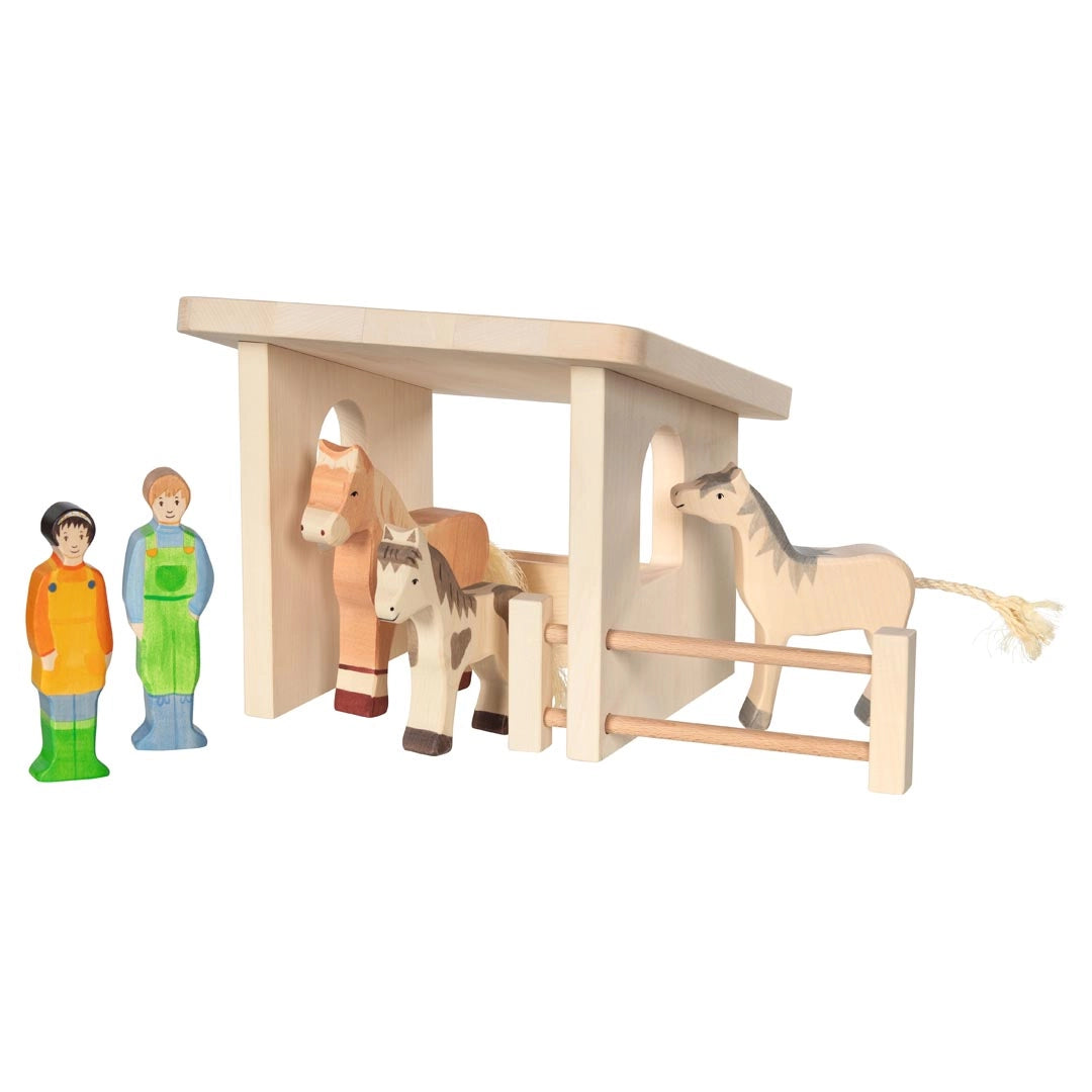 Holztiger natural wooden farm animal shelter with horses and farmers