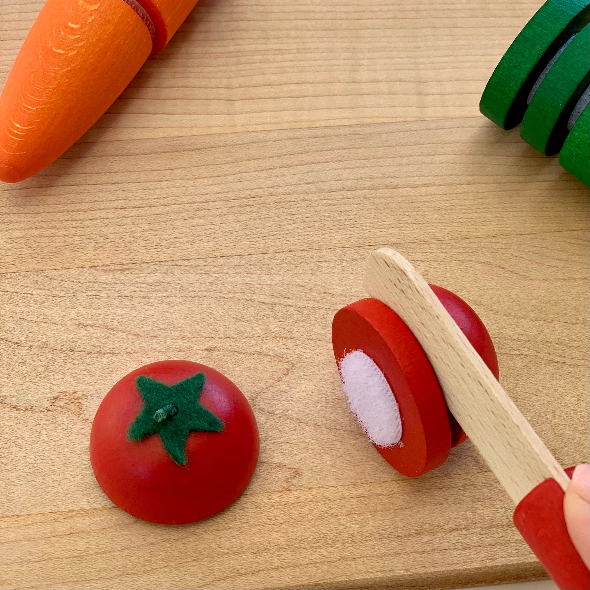 erzi wooden slicing tomato toy