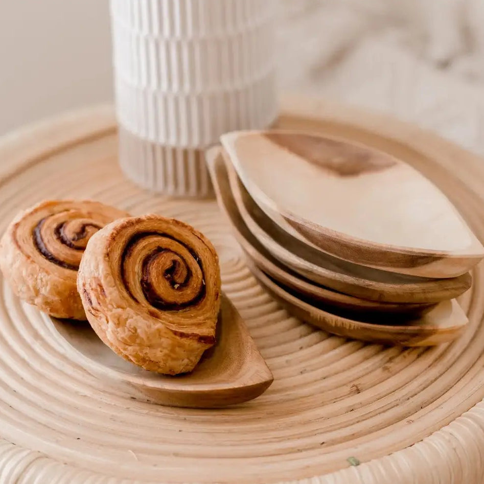 Qtoys wooden leaf shaped snack trays for kids