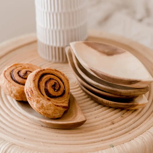 Qtoys wooden leaf shaped snack trays for kids