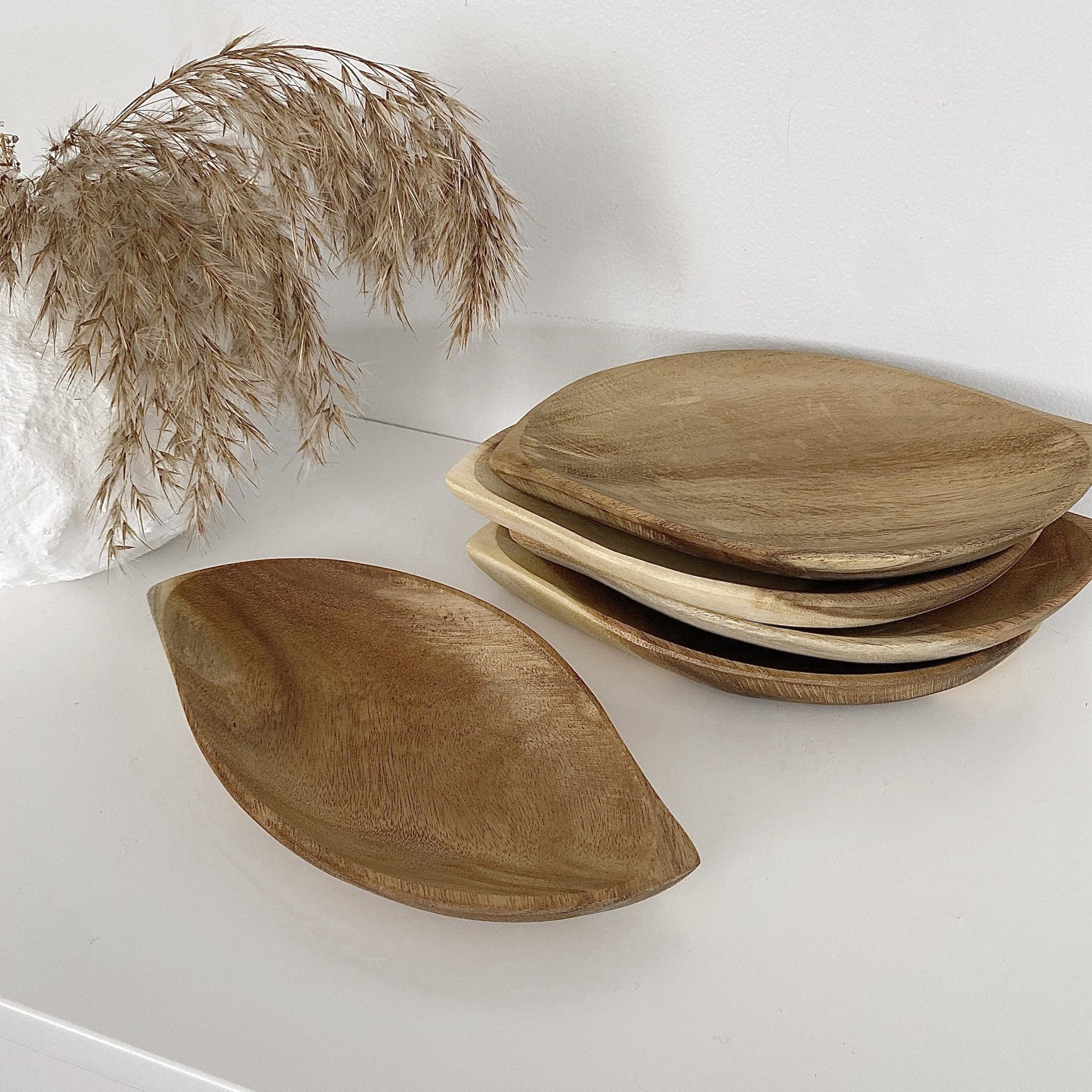Qtoys natural wooden leaf snack trays