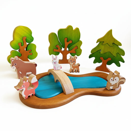 Qtoys wooden woodland play set with lake, bridge, trees and forest animals