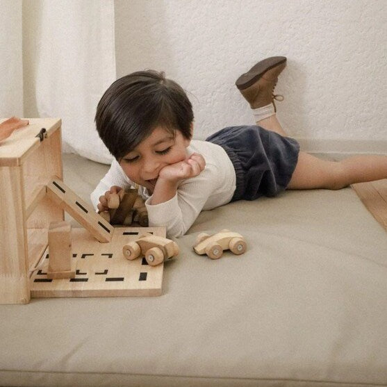 qtoys natural eco-friendly wooden car play set 2