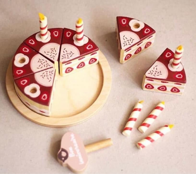 wooden toy slicing cake